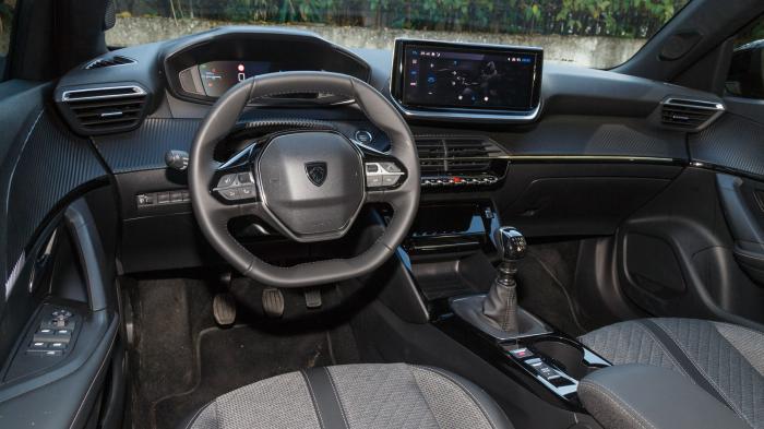 Peugeot 2008 100 PS VS Renault Captur 91 PS. Ποιο ξεχωρίζει σε εξοπλισμό ασφαλείας και άνεσης; Peugeot 2008 100 PS VS Renault Captur 91 PS. Ποιο ξεχωρίζει σε εξοπλισμό ασφαλείας και άνεσης;