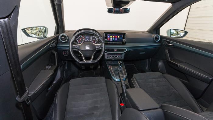 Seat Arona 110ps VS Suzuki Vitara 129ps. Ποιο ξεχωρίζει σε εξοπλισμό ασφαλείας και άνεσης;