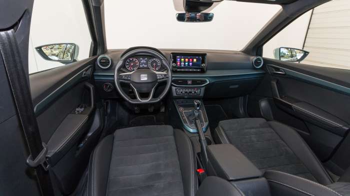Seat Arona 110 PS VS VW T-Roc 110 PS. Ποιο ξεχωρίζει σε εξοπλισμό ασφαλείας και άνεσης; Seat Arona 110 PS VS VW T-Roc 110 PS. Ποιο ξεχωρίζει σε εξοπλισμό ασφαλείας και άνεσης;