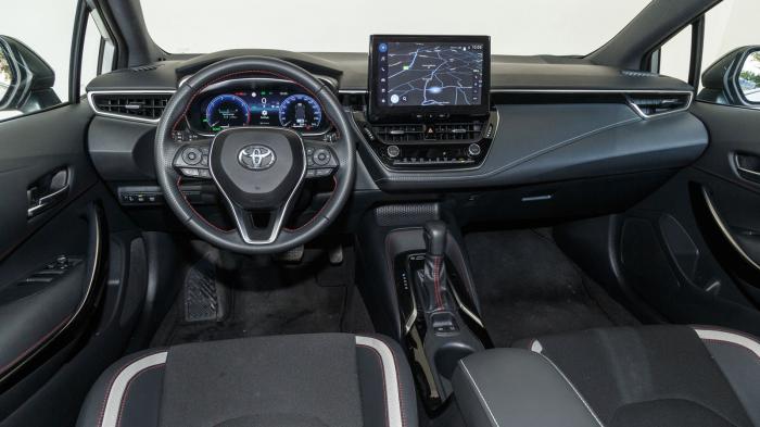 Toyota Corolla VS Volkswagen Golf. Ποιο ξεχωρίζει σε εξοπλισμό ασφαλείας και άνεσης;