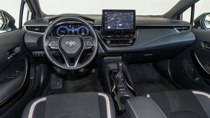 Toyota Corolla VS Volkswagen Golf. Ποιο ξεχωρίζει σε εξοπλισμό ασφαλείας και άνεσης; Toyota Corolla VS Volkswagen Golf. Ποιο ξεχωρίζει σε εξοπλισμό ασφαλείας και άνεσης;