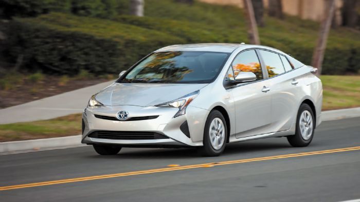 Οδηγούμε το νέο, 4ης γενιάς, υβριδικό Toyota Prius και σας μεταφέρουμε τις εντυπώσεις μας.
