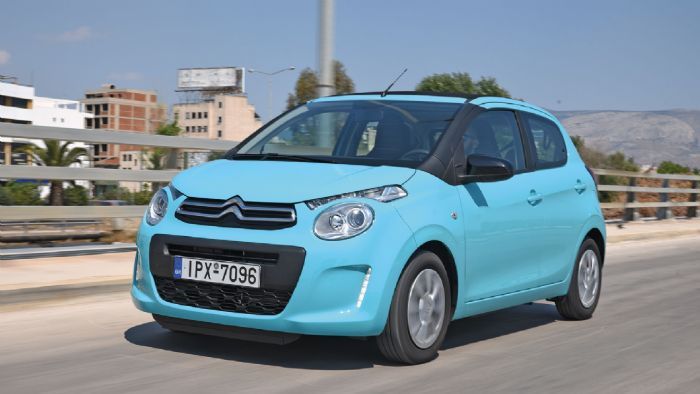 Δοκιμάζουμε το το 1000άρι Citroen C1 Airscape, το οποίο ξεχωρίζει με την υφασμάτινη συρόμενη οροφή του.