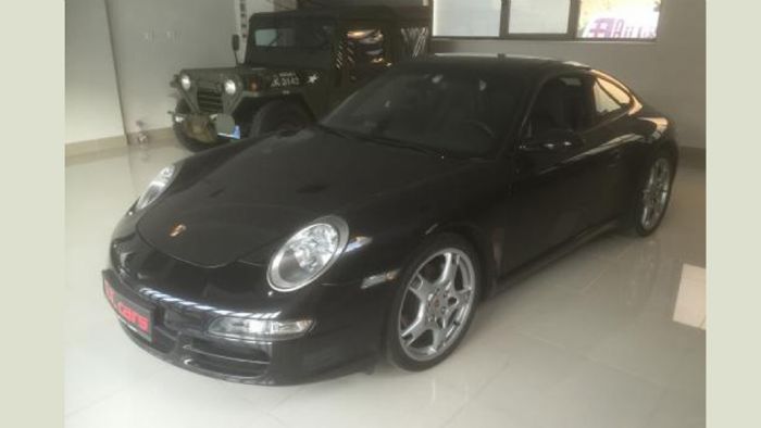 Ας γνωρίσουμε την Porsche 911 Carrera του 2005.