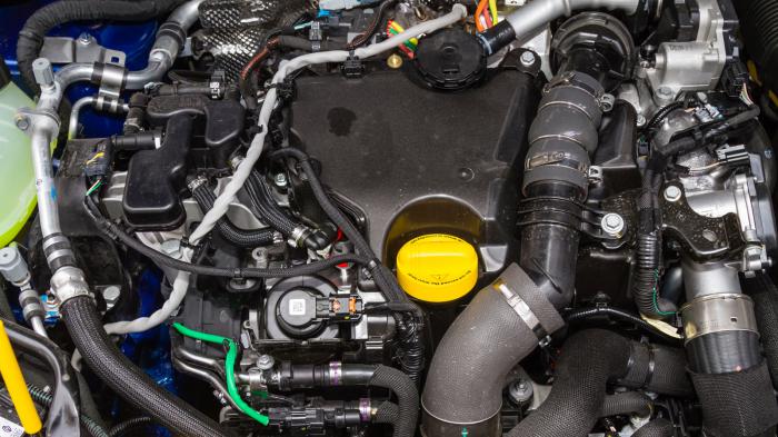 Σχεδόν 2 ευρώ/100 χλμ λιγότερα «καίει» το diesel Clio από το υβριδικό Σχεδόν 2 ευρώ/100 χλμ λιγότερα «καίει» το diesel Clio από το υβριδικό