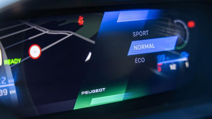 Δυναμικό το Peugeot e-308 στο δρόμο, χωρίς να κουράζει Δυναμικό το Peugeot e-308 στο δρόμο, χωρίς να κουράζει