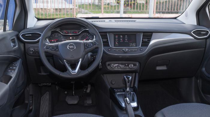 Μεγαλύτερος χώρος για τα γόνατα το Opel Mokka, πιο ευρύχωρο πορτ-μπαγκάζ το Opel Crossland Μεγαλύτερος χώρος για τα γόνατα το Opel Mokka, πιο ευρύχωρο πορτ-μπαγκάζ το Opel Crossland