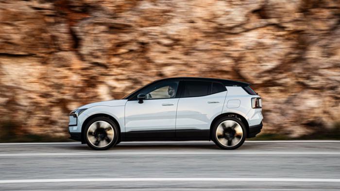 Το Volvo EX30 έχει ισχύ από 272 έως 428 άλογα και τιμή από 29.572 ευρώ Το Volvo EX30 έχει ισχύ από 272 έως 428 άλογα και τιμή από 29.572 ευρώ