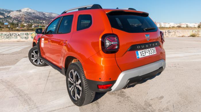 Το Peugeot 2008 είναι πιο σβέλτο και δυναμικό, το Dacia Duster είναι πιο άνετο και πιο ικανό για off-roading Το Peugeot 2008 είναι πιο σβέλτο και δυναμικό, το Dacia Duster είναι πιο άνετο και πιο ικανό για off-roading