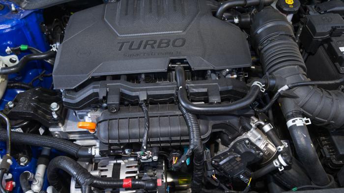 Ο 3κύλινδρος turbo mild hybrid κινητήρας 1 λίτρου έχει ισχύ 100 ίππους και κατανάλωση 6,7 λίτρα/100 χλμ