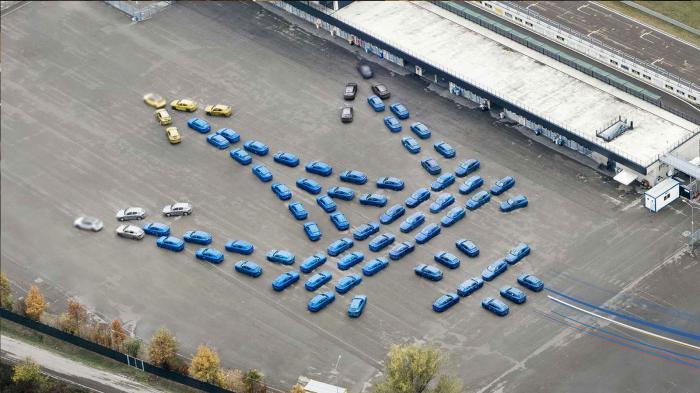 80 πρωτότυπα της Maserati Grecale σχημάτισαν το σχήμα της μάρκας 