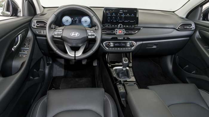 Hyundai i30: Πόσο καλό είναι σε εξοπλισμό άνεσης και ασφαλείας; Hyundai i30: Πόσο καλό είναι σε εξοπλισμό άνεσης και ασφαλείας;
