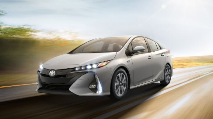 Αυτό είναι το νέο Toyota Prius Prime, η 2ης γενιάς έκδοση του υβριδικού Prius που φορτίζει στην πρίζα (plug-in hybrd - PHEV).