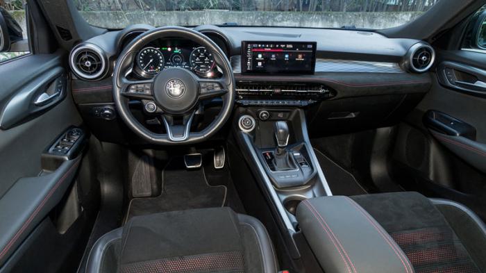 Alfa Romeo Tonale. Πόσο καλό είναι σε εξοπλισμό άνεσης και ασφάλειας. Alfa Romeo Tonale. Πόσο καλό είναι σε εξοπλισμό άνεσης και ασφάλειας.