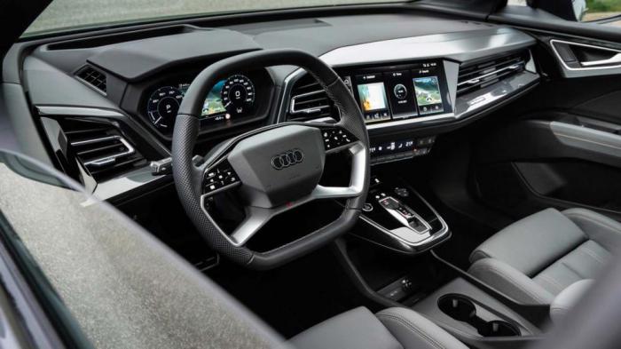 Top είναι οι premium ανέσεις και οι προηγμένες τεχνολογίες που συναντά κανείς στο εσωτερικό του νέου Audi Q4 e-tron. 