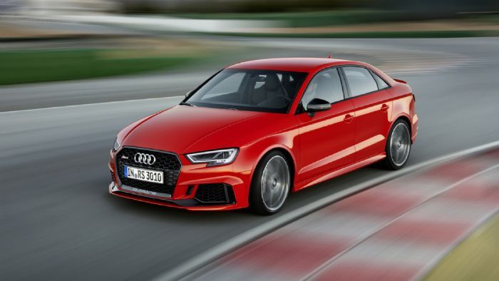 Το Audi RS3 Sedan προκαλεί τόσο με τη μορφή όσο –κυρίως- με τους 400 ίππους του συνόλου 2.5 TFSI, γεγονός που το καθιστά το ισχυρότερο 5κύλινδρο όχημα του κόσμου, αλλά και το πιο δυνατό Α3 που φ