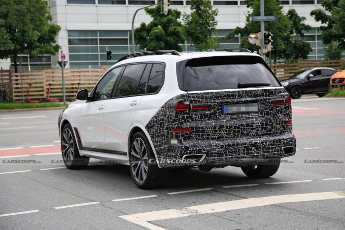 Αναμένεται και μία Plug-in hybrid επιλογή στην BMW X7 στα πρότυπα που «επιβάλλει» η τάση της εποχής με τις εξηλεκτρισμένες εκδόσεις. Αναμένεται και μία Plug-in hybrid επιλογή στην BMW X7 στα πρότυπα που «επιβάλλει» η τάση της εποχής με τις εξηλεκτρισμένες εκδόσεις.