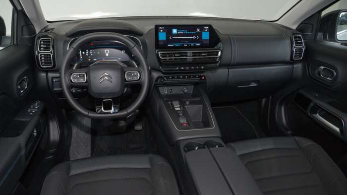 Citroen C5 Aircross VS Nissan Qashqai. Ποιο ξεχωρίζει σε εξοπλισμό ασφάλειας και άνεσης. Citroen C5 Aircross VS Nissan Qashqai. Ποιο ξεχωρίζει σε εξοπλισμό ασφάλειας και άνεσης.