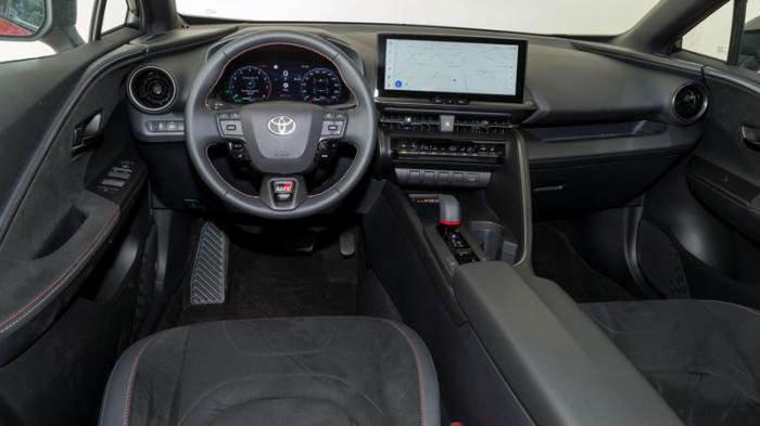   Toyota C-HR 2.0 HEV AWD: Τι βαθμό παίρνει σε κατανάλωση, χώρους, επιδόσεις, εγγυήσεις.