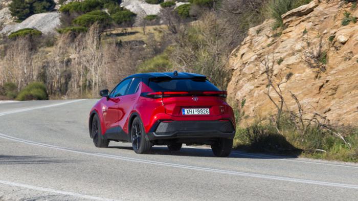 Toyota C-HR 2.0 HEV AWD: Τι βαθμό παίρνει σε κατανάλωση, χώρους, επιδόσεις, εγγυήσεις.