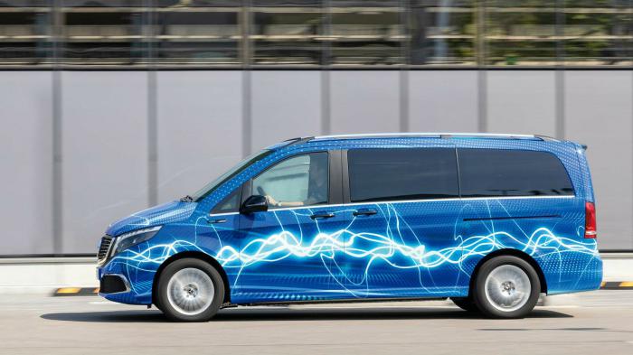 400 .    Mercedes EQV