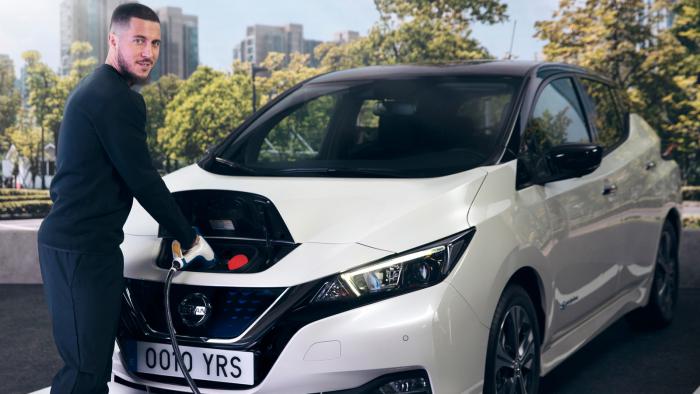 Ποιος διεθνής ποδοσφαιριστής κινείται με Nissan Leaf;
