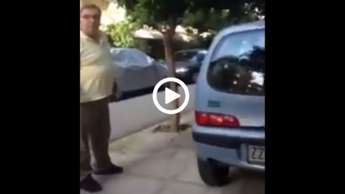 Ελληναράς: Παρκάρω εκεί επίτηδες! Χέστηκα για ΑΜΕΑ και πεζούς [video]