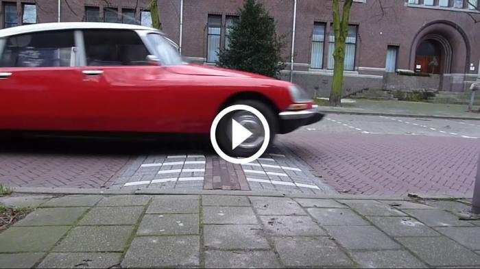 Έτσι κατάπινε κάθε ανωμαλία η Citroen DS [video]
