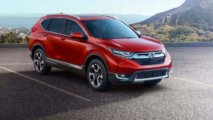 Η Honda αποκαλύπτει το νέο, 5ης γενιάς, CR-V το οποίο έρχεται σημαντικά τροποποιημένο αισθητικά, ελαφρώς μεγαλύτερο και πιο ευρύχωρο, αλλά και -για πρώτη φορά- με νέο 1500άρη turbo κινητήρα βενζίνης (