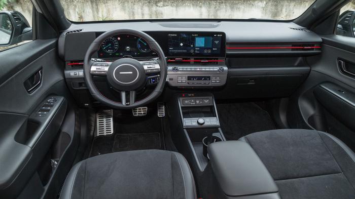 Hyundai Kona VS Skoda Karoq. Ποιο ξεχωρίζει σε εξοπλισμό ασφάλειας και άνεσης.