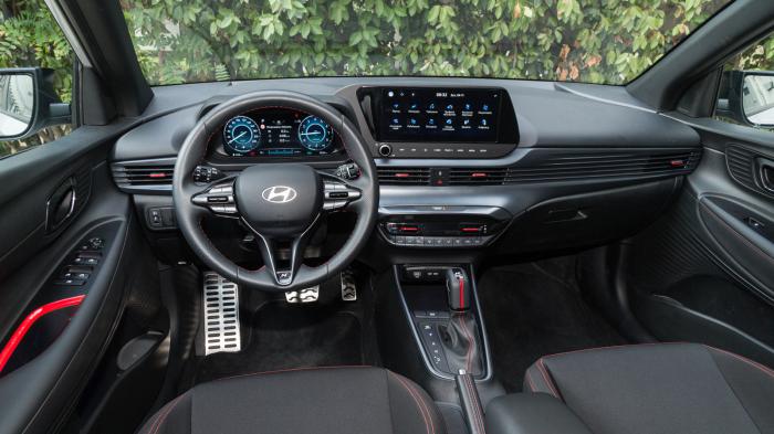 Hyundai I20 VS Volkswagen Polo. Ποιο ξεχωρίζει σε εξοπλισμό ασφάλειας και άνεσης. Hyundai I20 VS Volkswagen Polo. Ποιο ξεχωρίζει σε εξοπλισμό ασφάλειας και άνεσης.