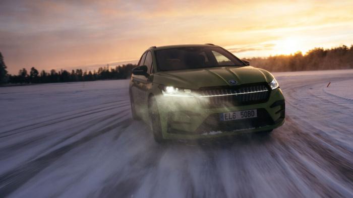 Ρεκόρ συνεχούς driftαρίσματος στον πάγο για το Skoda Enyaq! 