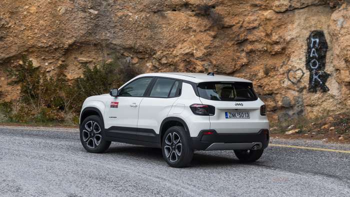 Jeep Avenger VS Kia Stonic Βαθμολογίες. Ποιο είναι καλύτερο σε κατανάλωση, χώρους, επιδόσεις, εγγυήσεις. Jeep Avenger VS Kia Stonic Βαθμολογίες. Ποιο είναι καλύτερο σε κατανάλωση, χώρους, επιδόσεις, εγγυήσεις.