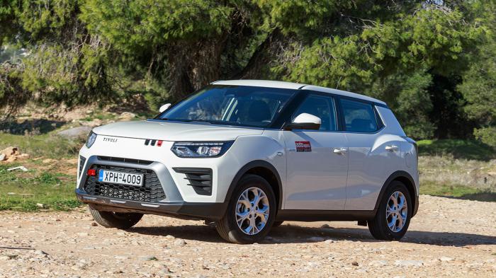 Δοκιμάζουμε και βαθμολογούμε το KGM Tivoli 163 PS A/T 4X4.
