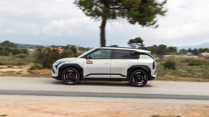 Kia Ev3. Τι βαθμό παίρνει σε κατανάλωση, χώρους, επιδόσεις, εγγυήσεις.