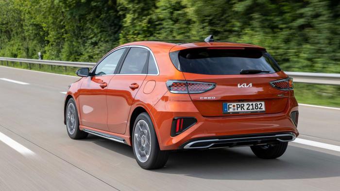 Στο hatchback Kia Ceed GT Line και GT ξεχωρίζουν τα 48 στοιχεία σχήματος κηρήθρας στα πίσω φώτα. Στο hatchback Kia Ceed GT Line και GT ξεχωρίζουν τα 48 στοιχεία σχήματος κηρήθρας στα πίσω φώτα.