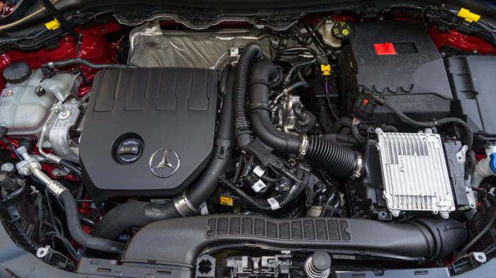 Mercedes GLA 200 FL: Τι βαθμό παίρνει σε κατανάλωση, χώρους, επιδόσεις, εγγυήσεις. Mercedes GLA 200 FL: Τι βαθμό παίρνει σε κατανάλωση, χώρους, επιδόσεις, εγγυήσεις.