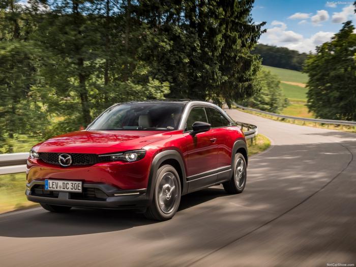 Το ηλεκτρικό Mazda MX-30 με αυτονομία γύρω στα 200 χλμ. ήταν το πρώτο ηλεκτρικό των Ιαπώνων. Το ηλεκτρικό Mazda MX-30 με αυτονομία γύρω στα 200 χλμ. ήταν το πρώτο ηλεκτρικό των Ιαπώνων.