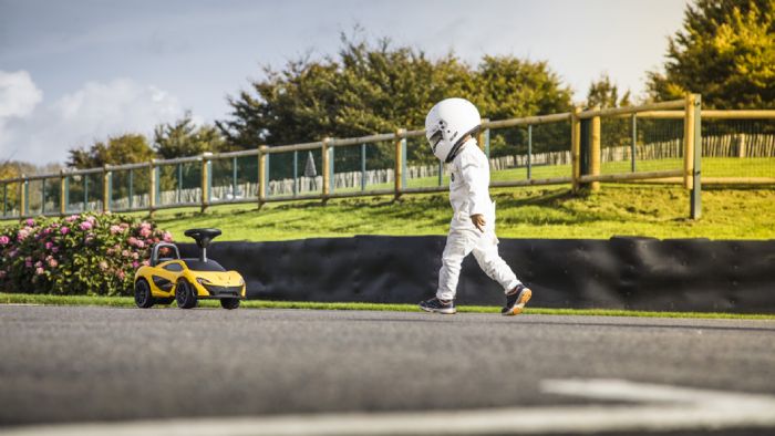 H McLaren Automotive συνεχίζει τους εορτασμούς για τα πέμπτα γενέθλια της McLaren P1, παρουσιάζοντας μια εναλλακτικής κίνησης έκδοση του οχήματος, που παίρνει ενέργεια από τα …μπισκότα που τρώει