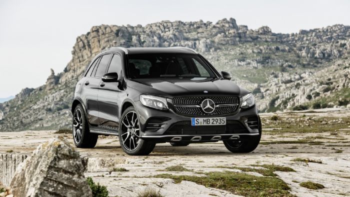 Η Mercedes-AMG GLC 43 4MATIC βλέπει τα πρώτα 100 χλμ./ώρα σε 4,9 δευτερόλεπτα, ενώ η ηλεκτρονικά περιορισμένη, τελική της ταχύτητα φτάνει τα 250 χλμ/ώρα.