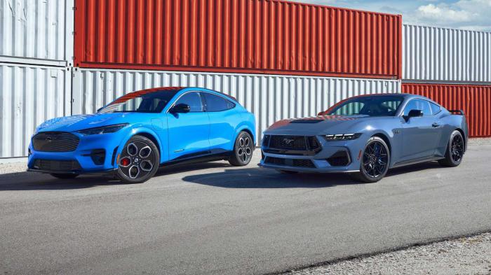  Ford Mustang:     Mach-E