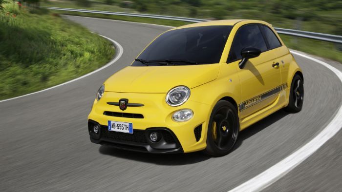 Σε συνέχεια του λανσαρίσματος του νέου Abarth 124 Spider, ο «σκορπιός» ενισχύει περαιτέρω την εικόνα του στην Ευρώπη, προσφέροντας το ανανεωμένο και ισχυρότερο Abarth 595.
