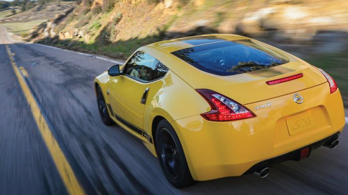 Nissan:      370  GT-R