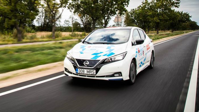 M 6 Nissan LEAF o  