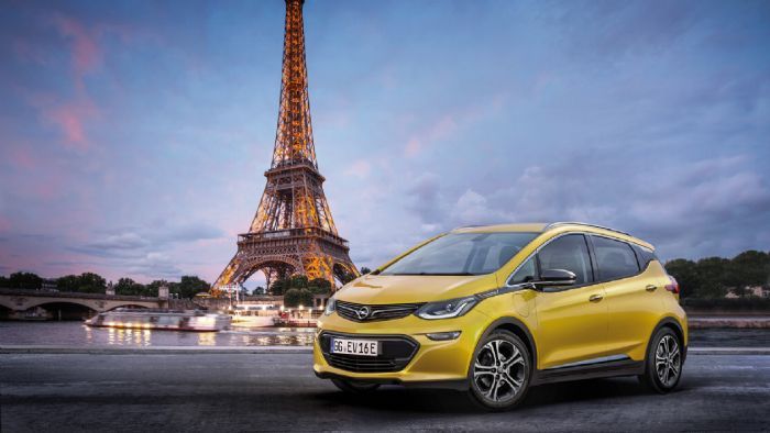 Η Opel στοχεύοντας να φέρει την επανάσταση στην ηλεκτροκίνηση, κάνει την παγκόσμια πρεμιέρα του Ampera-e, το οποίο υπόσχεται επιδόσεις σπορ αυτοκινήτου.