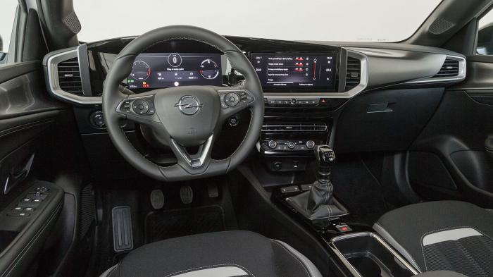 Opel Mokka VS Suzuki Vitara. Ποιο ξεχωρίζει σε εξοπλισμό ασφάλειας και άνεσης. Opel Mokka VS Suzuki Vitara. Ποιο ξεχωρίζει σε εξοπλισμό ασφάλειας και άνεσης.
