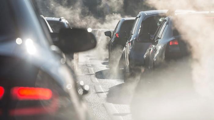 Ποιες βιομηχανίες έπιασαν τον CO2 στόχο της ΕΕ το 2021 & ποιες όχι? 