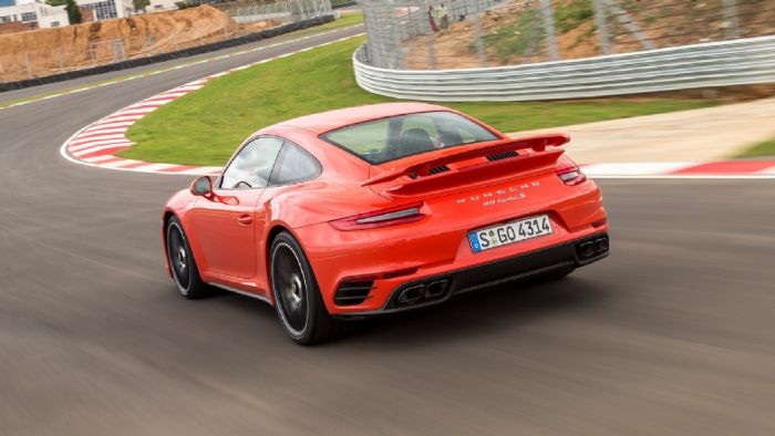 Οι μηχανικοί της Porsche θα τροποποιήσουν το υπάρχον 6κύλινδρο twin-turbo σύνολο των 3,8 λίτρων, χρησιμοποιώντας μέρη από την GT2 RS. Έτσι, η νέα 911 Turbo S θα κερδίσει 50 ίππους από τους 580 που έχε
