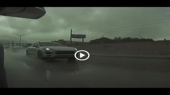 Porsche Macan χάνει τον έλεγχο στη βροχή [video]