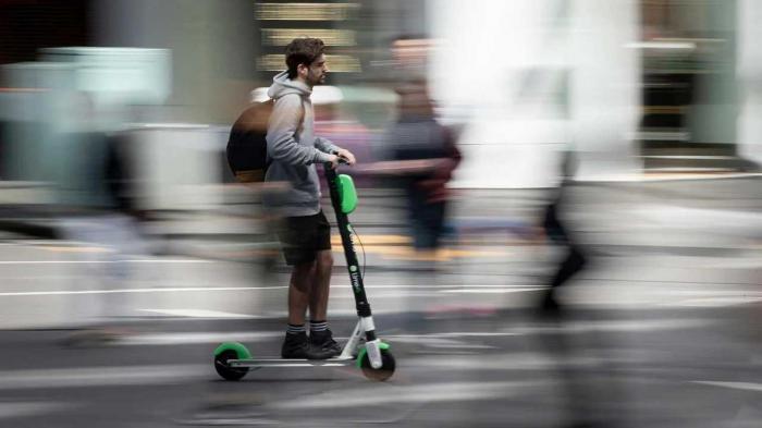 Πρόστιμο 120 ευρώ σε 16χρονο με ηλ. πατίνι